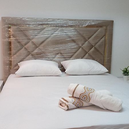 Amazing Appartement " Avec Climatisation " Au Centre Ville En Face Hilton & Gare Train De Tgv De Tanger 2N Exterior foto