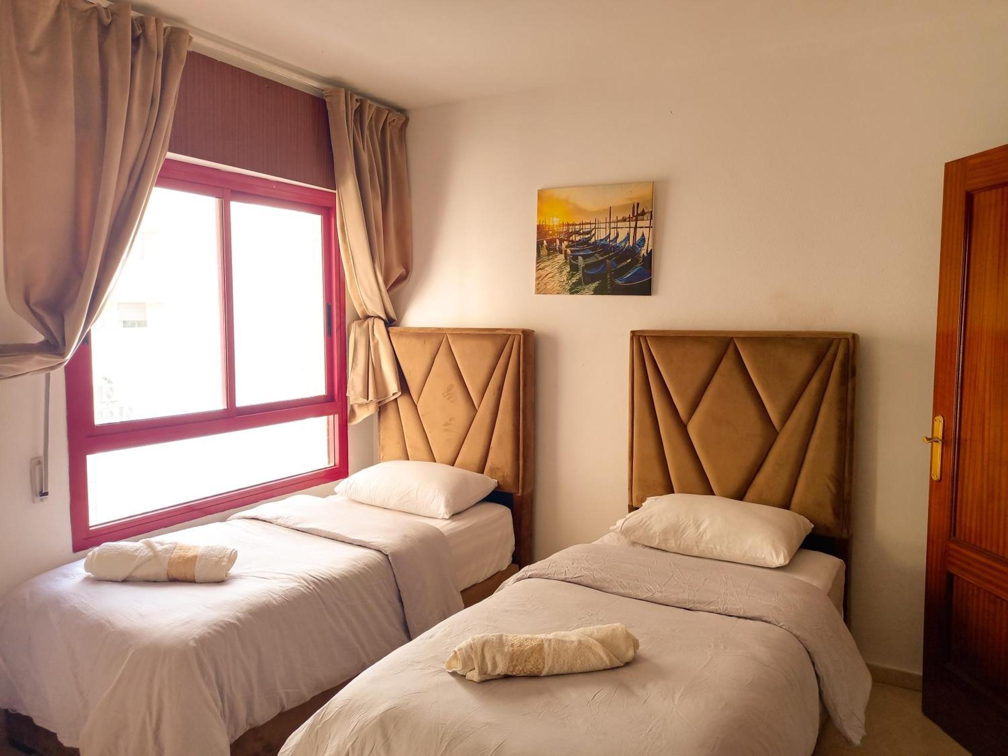 Amazing Appartement " Avec Climatisation " Au Centre Ville En Face Hilton & Gare Train De Tgv De Tanger 2N Exterior foto