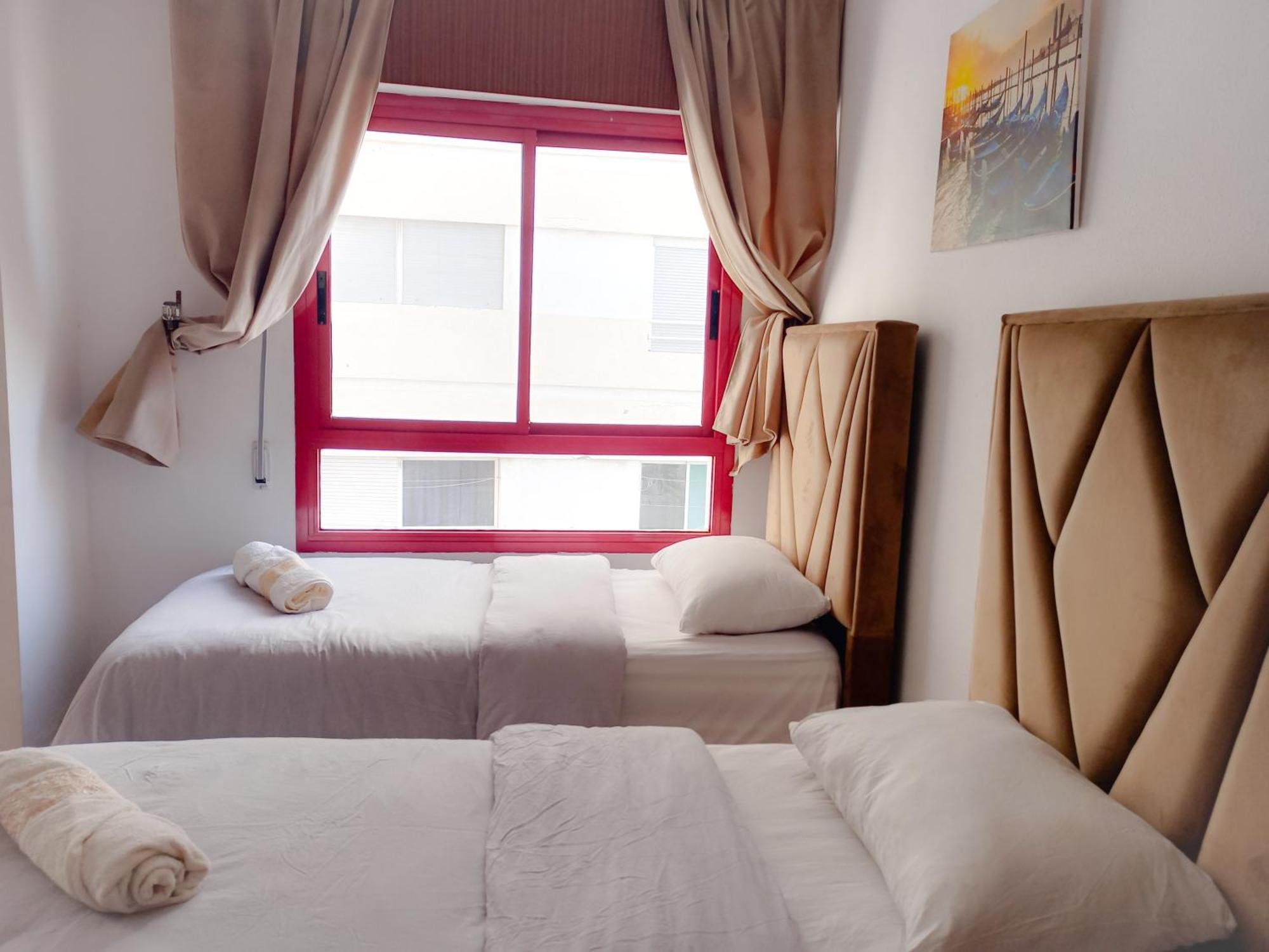 Amazing Appartement " Avec Climatisation " Au Centre Ville En Face Hilton & Gare Train De Tgv De Tanger 2N Exterior foto