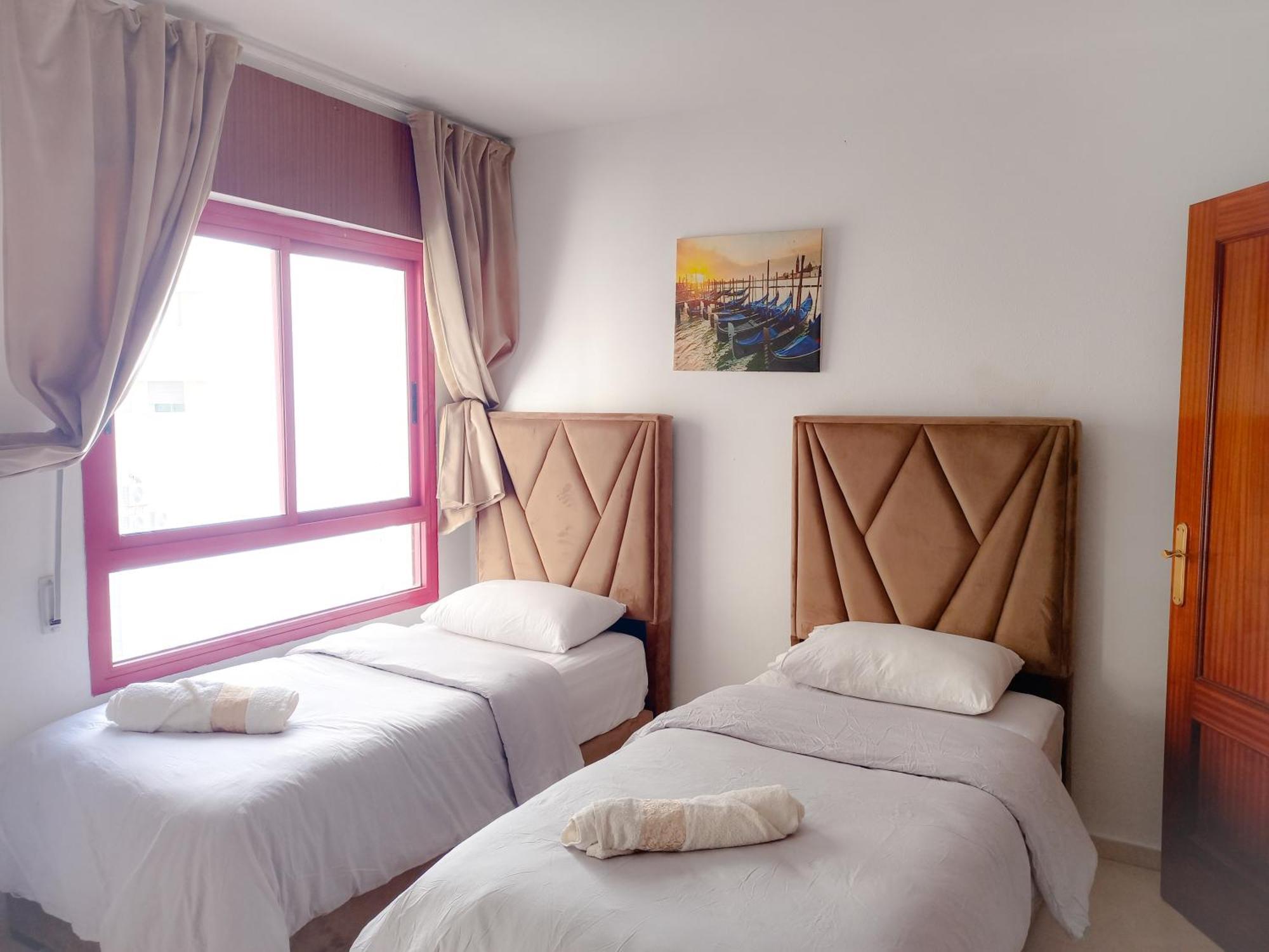 Amazing Appartement " Avec Climatisation " Au Centre Ville En Face Hilton & Gare Train De Tgv De Tanger 2N Exterior foto