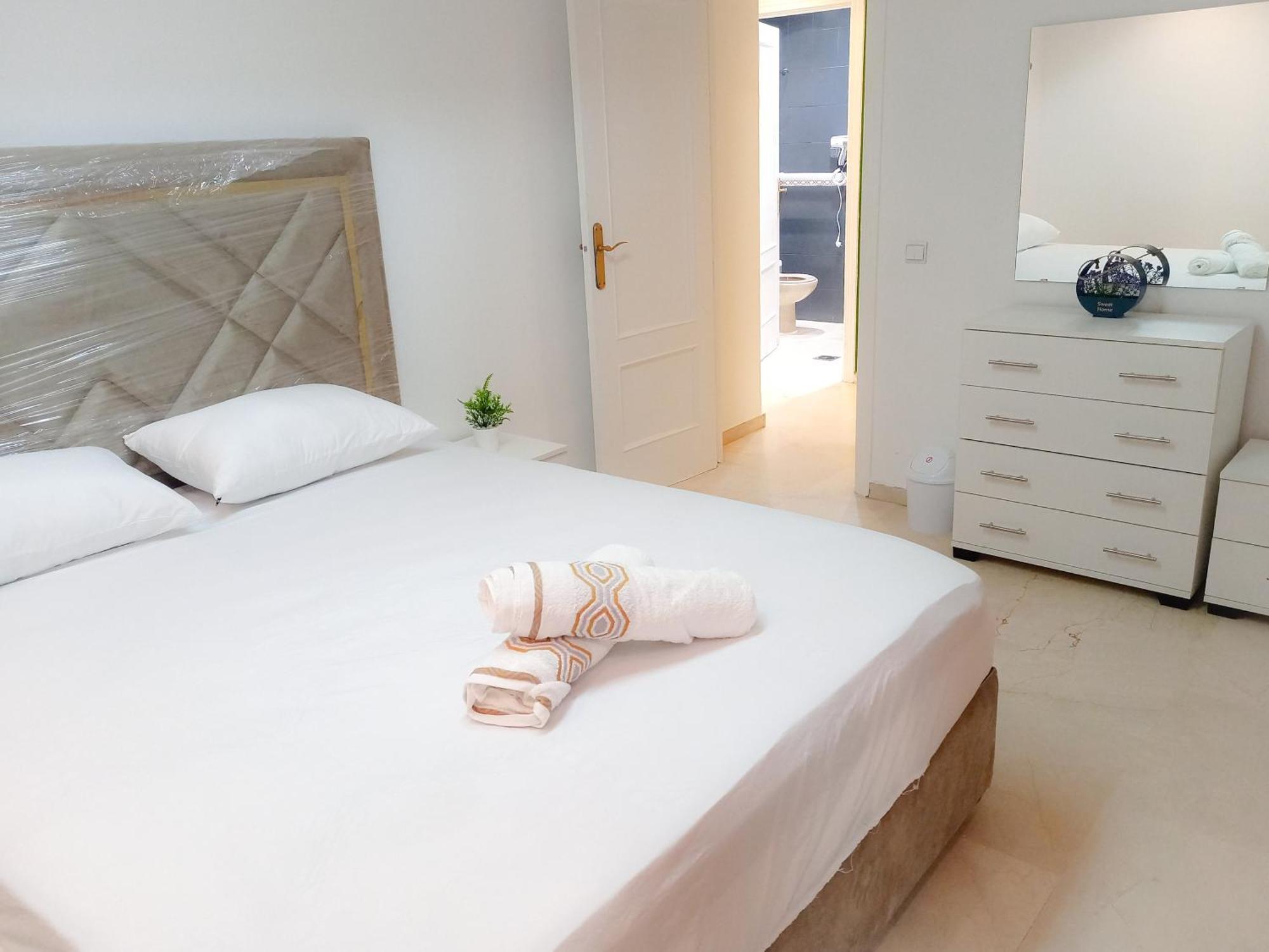 Amazing Appartement " Avec Climatisation " Au Centre Ville En Face Hilton & Gare Train De Tgv De Tanger 2N Exterior foto