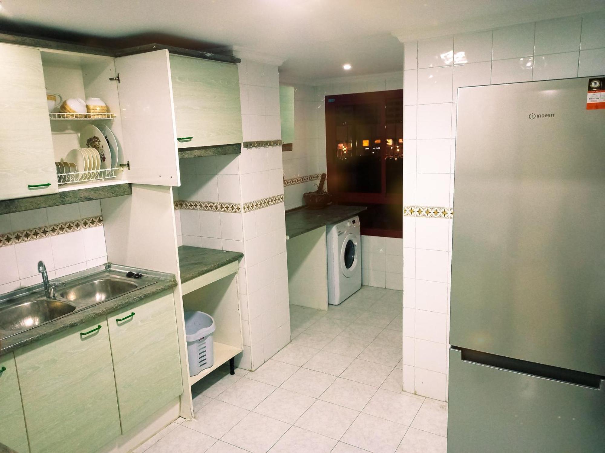 Amazing Appartement " Avec Climatisation " Au Centre Ville En Face Hilton & Gare Train De Tgv De Tanger 2N Exterior foto