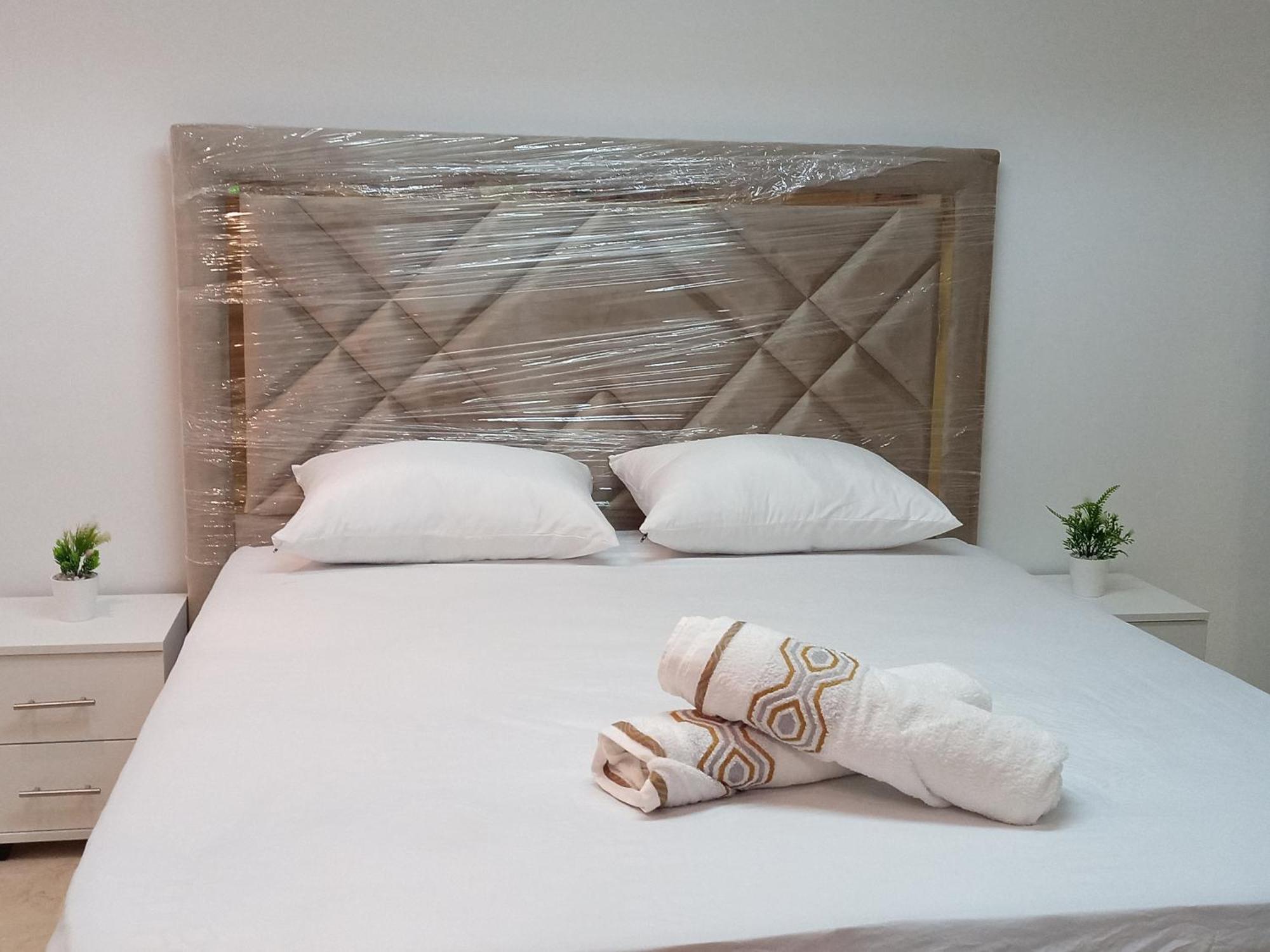 Amazing Appartement " Avec Climatisation " Au Centre Ville En Face Hilton & Gare Train De Tgv De Tanger 2N Exterior foto