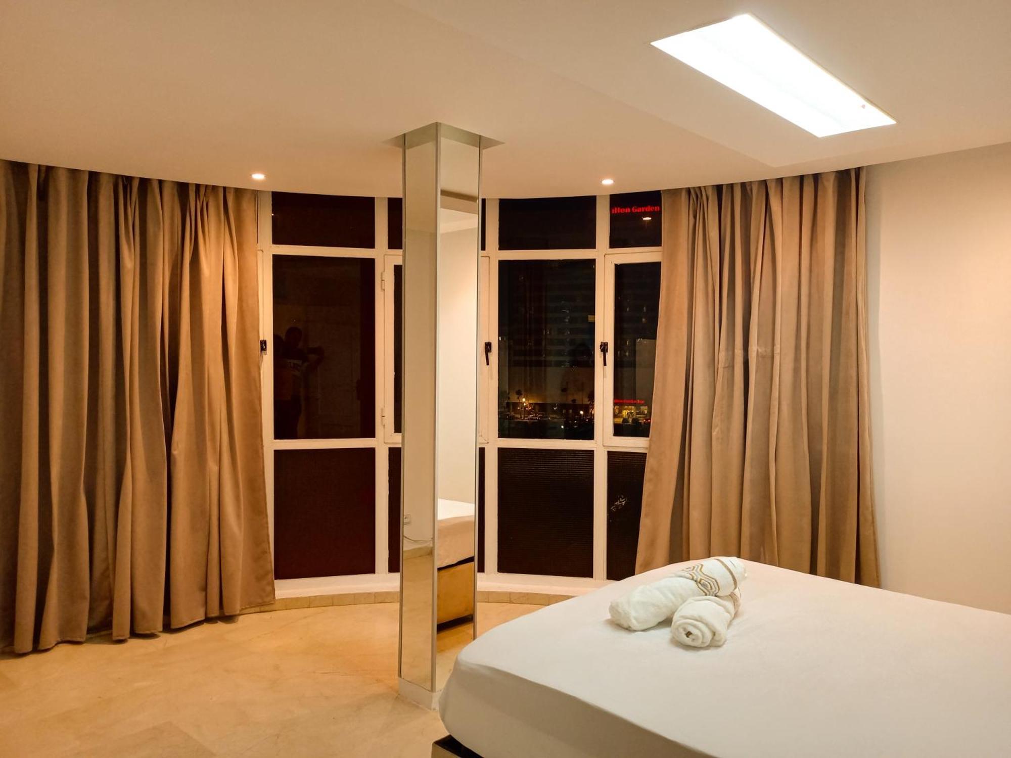 Amazing Appartement " Avec Climatisation " Au Centre Ville En Face Hilton & Gare Train De Tgv De Tanger 2N Exterior foto